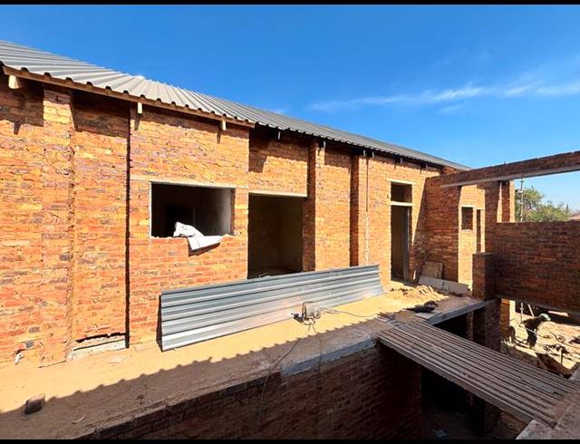 2 BEDROOM APARTMENT FOR SALE IN LYTTELTON